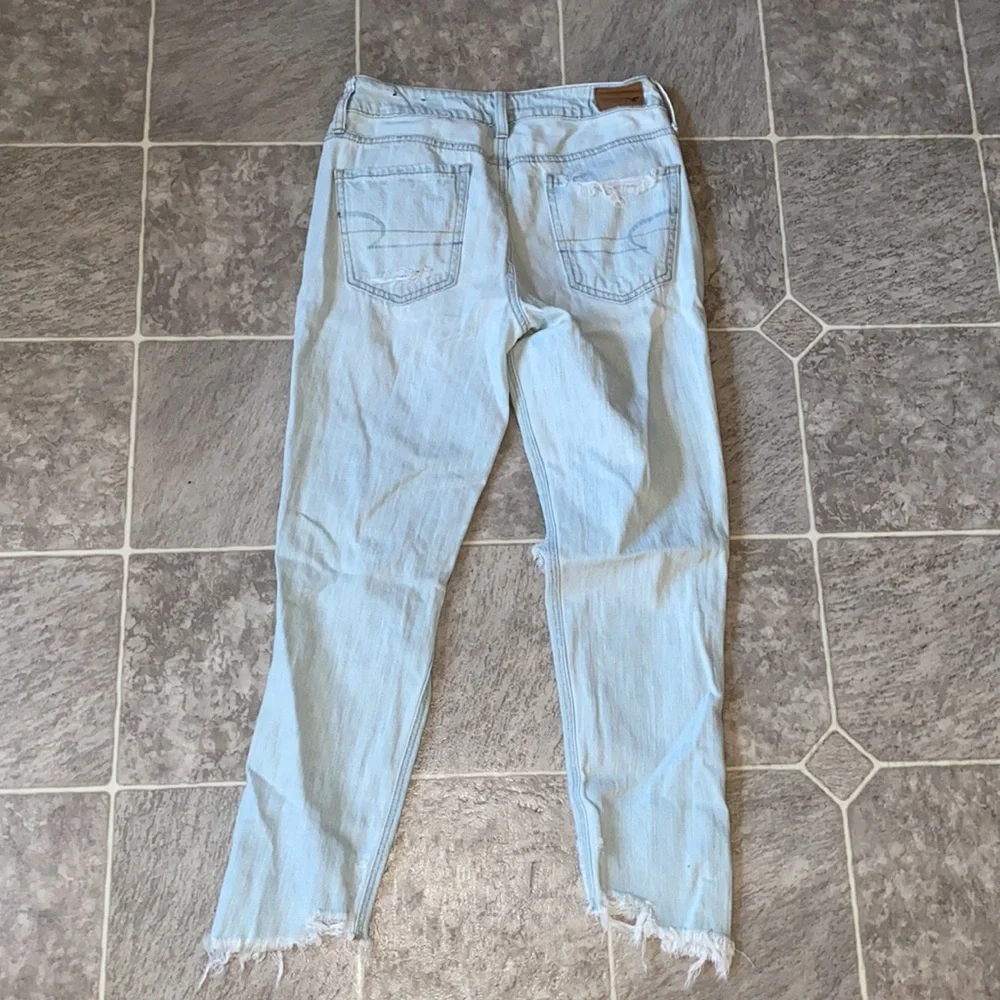 American Eagle Tomgirl Distressed Light Wash Jeans - Picture 5 of 7